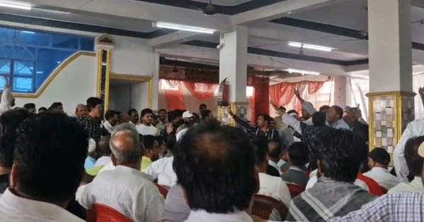 भोपाल में कांग्रेस की बैठक में हंगामा : संगठन सृजन अभियान के दौरान दो गुटों में भिड़ंत, समर्थकों में मारपीट