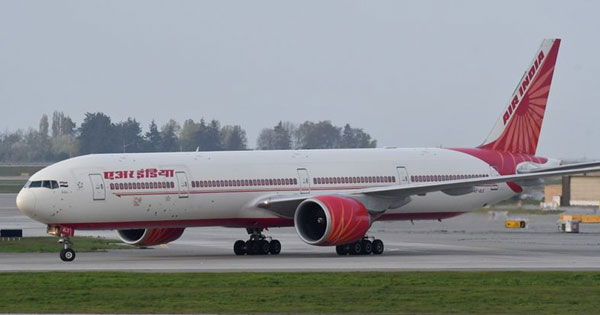 एअर इंडिया की फ्लाइट में फिर तकनीकी खराबी : केबिन में आ रही थी जलने की गंध, जांच के बाद मिली उड़ान की अनुमति