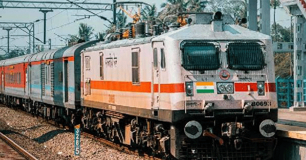 ट्रेन में सफर करना होगा महंगा, 1 जुलाई से बढ़ेंगे AC और एक्सप्रेस के टिकटों के दाम, जानें कितना बढ़ेगा किराया