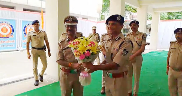 इंदौर पुलिस कंट्रोल रूम पहुंचे DGP कैलाश मकवाना, कहा- ट्रैफिक सुधार, नक्सलियों पर सख्ती और थानों की व्यवस्था में किया बदलाव