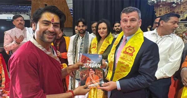 न्यूजीलैंड में बाबा बागेश्वर की कथा में पहुंचे प्रधानमंत्री डेविड ब्रीन, धीरेंद्र शास्त्री ने सुनाई हनुमंत कथा, भभूत लेने उमड़े लोग