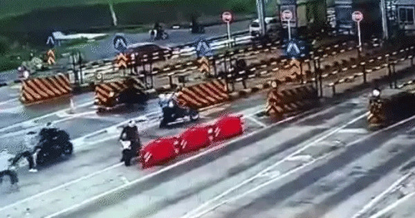 सतना के टोल प्लाजा पर 24 नकाबपोश बदमाशों का हमला, कर्मचारियों से की मारपीट और तोड़फोड़, फ्री में गाड़ी निकालने पर विवाद