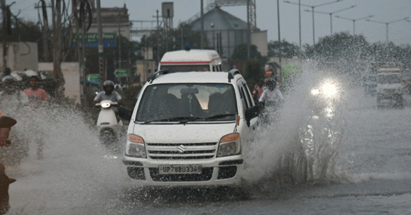 Weather Update : देशभर में मानसून का कहर, सूरत में बाढ़ जैसे हालात, पहाड़ों से लेकर मैदानी इलाकों तक भारी बारिश का अलर्ट