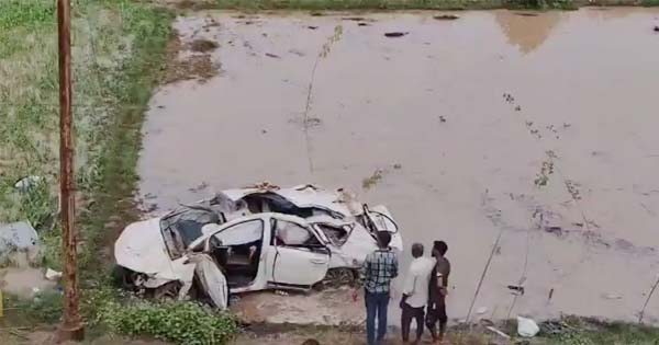 मुजफ्फरनगर में हादसा : फ्लाईओवर से नीचे गिरी कार, 4 युवकों की मौत, 1 गंभीर घायल, सभी गुजरात से थे