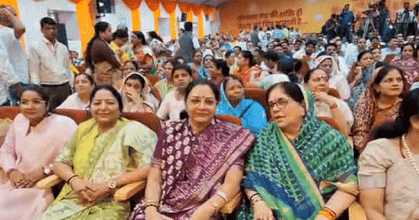 भोपाल : इमरजेंसी पर महिला मॉक पार्लियामेंट का आयोजन, बीजेपी की महिला मंत्री, विधायक, सांसदों के साथ सीएम हुए शामिल