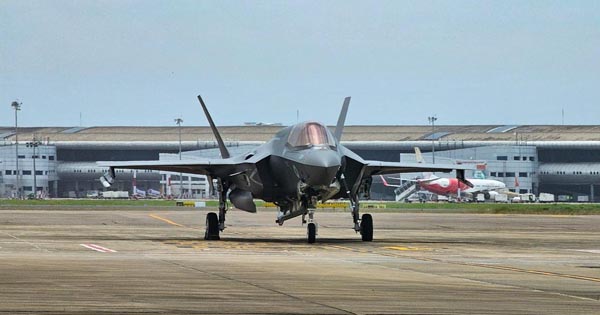 केरल में फंसा ब्रिटिश फाइटर जेट F-35B नहीं हो सका ठीक, अब टुकड़ों में ब्रिटेन ले जाने की तैयारी