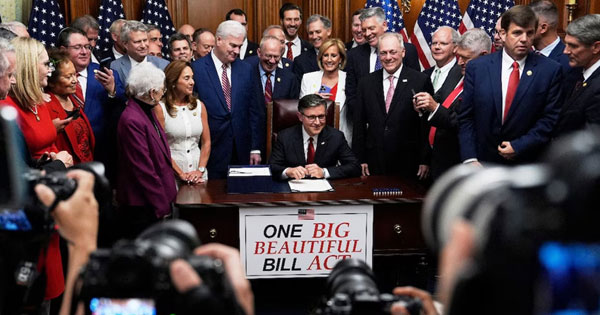 अमेरिकी संसद के दोनों सदनों से ‘वन बिग ब्यूटीफुल बिल’ पास : 4 जुलाई को साइन करेंगे ट्रंप, जानें इससे क्या होगा बदलाव