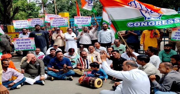 नगर निगम के 22 जोन पर कांग्रेस का प्रदर्शन:टैक्स समस्या सहित निगम भ्रष्टाचार को लेकर हल्ला बोल