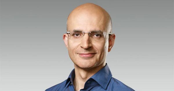 भारतीय मूल के सबीह खान बने एप्पल के नए COO, टिम कुक ने दी बधाई; सत्या नडेला और सुंदर पिचाई जैसे धुरंधरों की लिस्ट में हुए शामिल