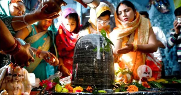 Sawan 2025 : सावन में किस रंग के कपड़े पहनें और किनसे करें परहेज? जानें क्यों जरूरी है रंगों का ध्यान रखना