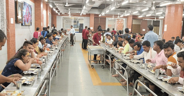 महाकाल मंदिर के नि:शुल्क अन्नक्षेत्र में सोमवार को मिलेगा फलाहार, 5 हजार से अधिक भक्तों के लिए व्यवस्था