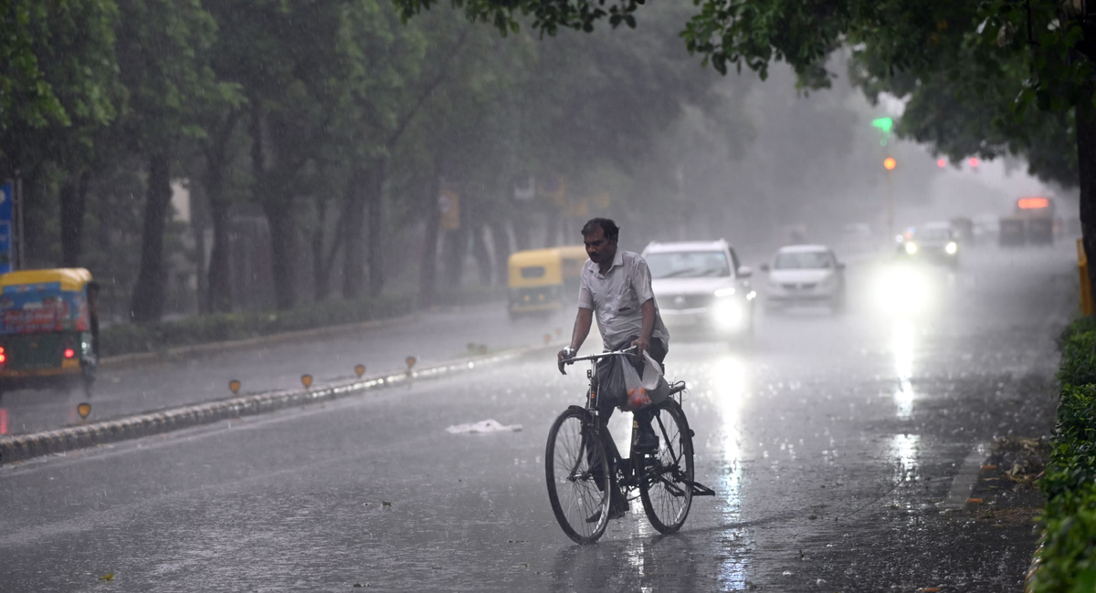 MP Weather Update : प्रदेश में भारी बारिश से उफान पर नदी-नाले, कई जिलों में हैवी रेन का अलर्ट
