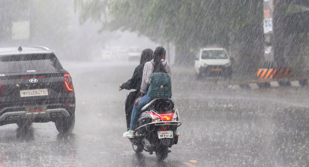 MP Weather Update : प्रदेश में अब तक 40 इंच से ज्यादा बारिश, कई जिलों में ऑरेंज और यलो अलर्ट; जानें अगले 2 दिन कैसा रहेगा मौसम