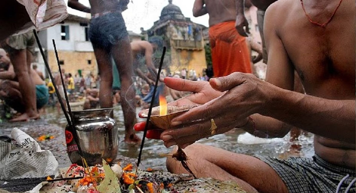 प्रतिपदा तिथि का पहला श्राद्ध आज, जानें तर्पण विधि और धार्मिक महत्व; नोट कर लें पितृपक्ष की तिथि का पूरा कैलेंडर