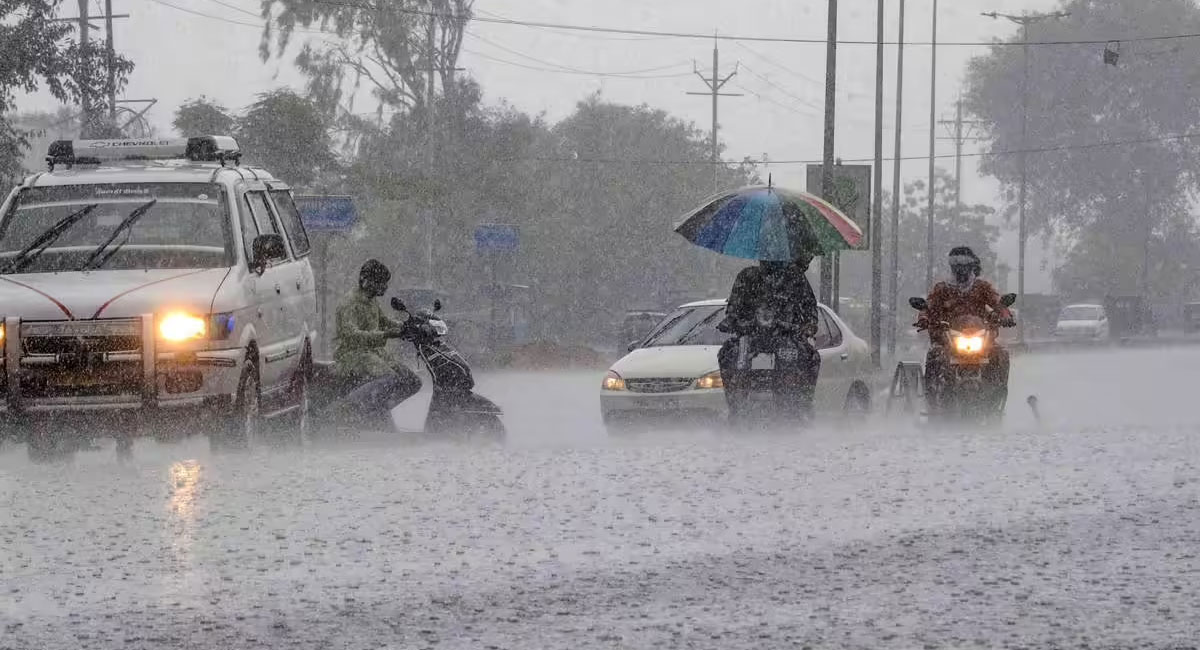 MP Weather Update : 24 घंटे बाद बदलेगा मौसम, भोपाल-ग्वालियर समेत 30 जिलों में बारिश का कोटा पूरा; आज 15 जिलों में अलर्ट