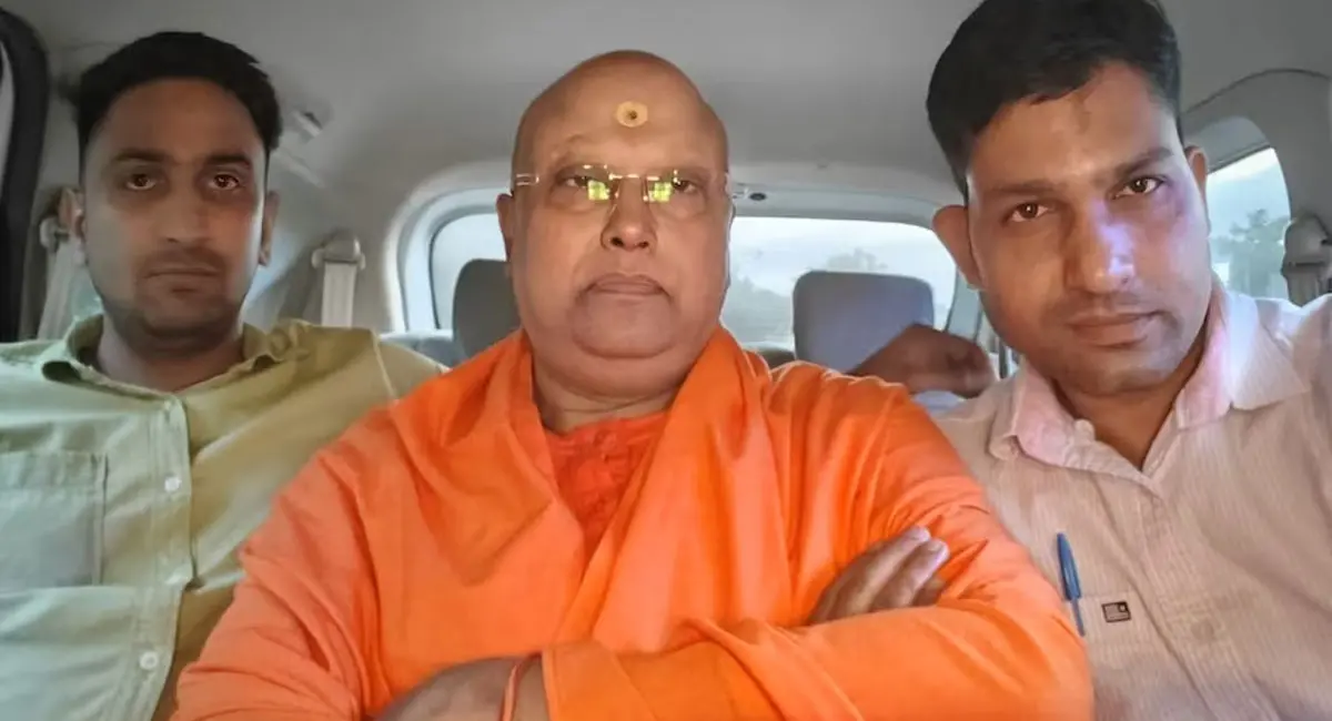 श्रीसीम यौन शोषण केस : संस्थान के पूर्व हेड स्वामी चैतन्यानंद आगरा से गिरफ्तार, 17 छात्राओं का किया शोषण
