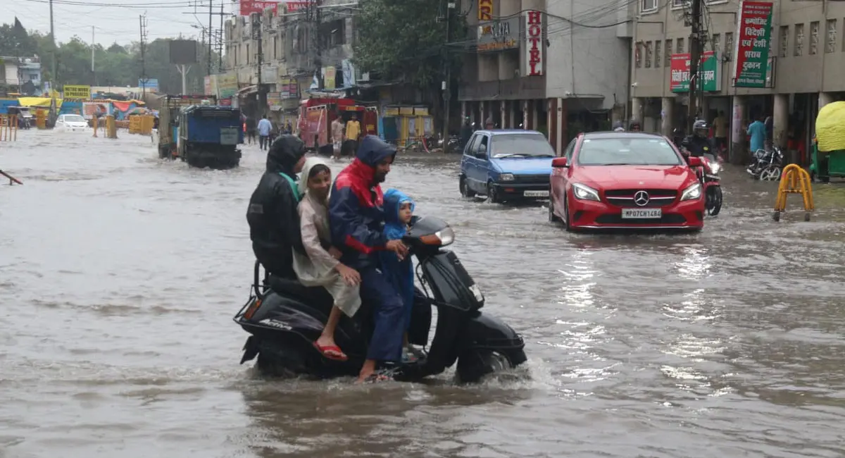 MP Weather Update : प्रदेश में बारिश का दौर जारी, पूर्वी हिस्से में हैवी रेना का अलर्ट; जानें किन जिलों में गिरेगा पानी 