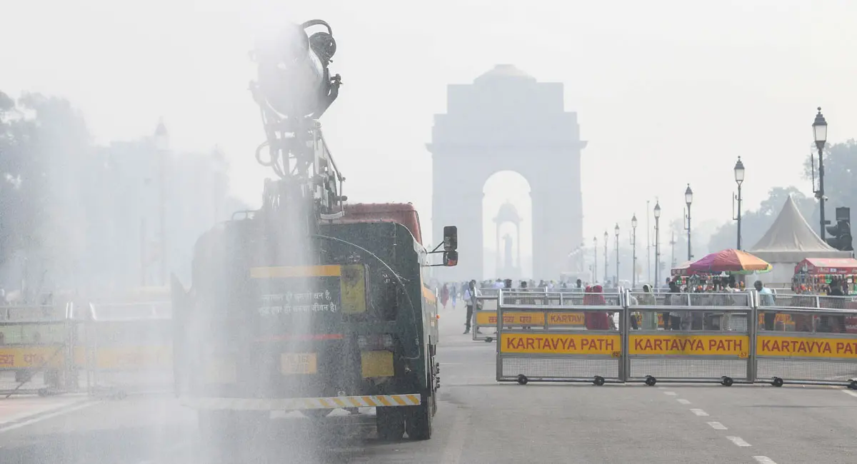 गैस चैंबर बना दिल्ली-NCR : जानलेवा हुई हवा... 400 के पार पहुंचा AQI, अस्थमा-एलर्जी के बढ़े मरीज