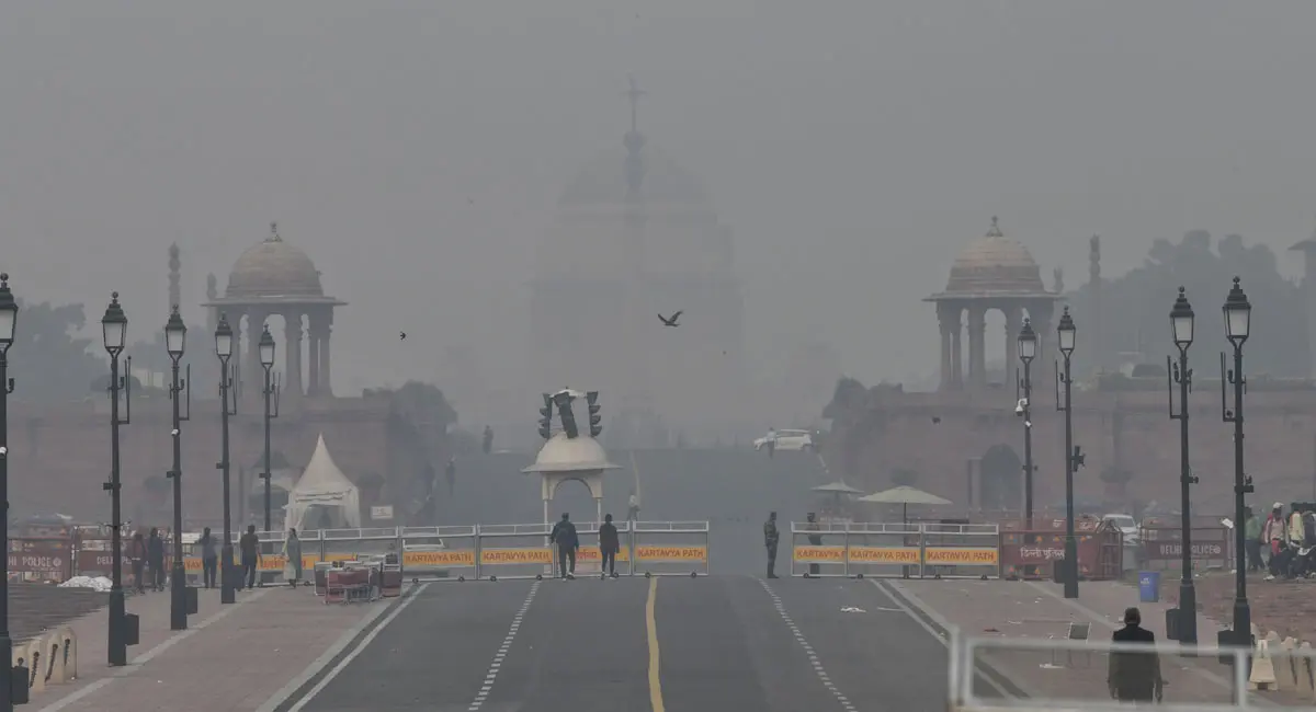 400 पार पहुंचा AQI, कई इलाके में छाई स्मॉग की मोटी चादर
