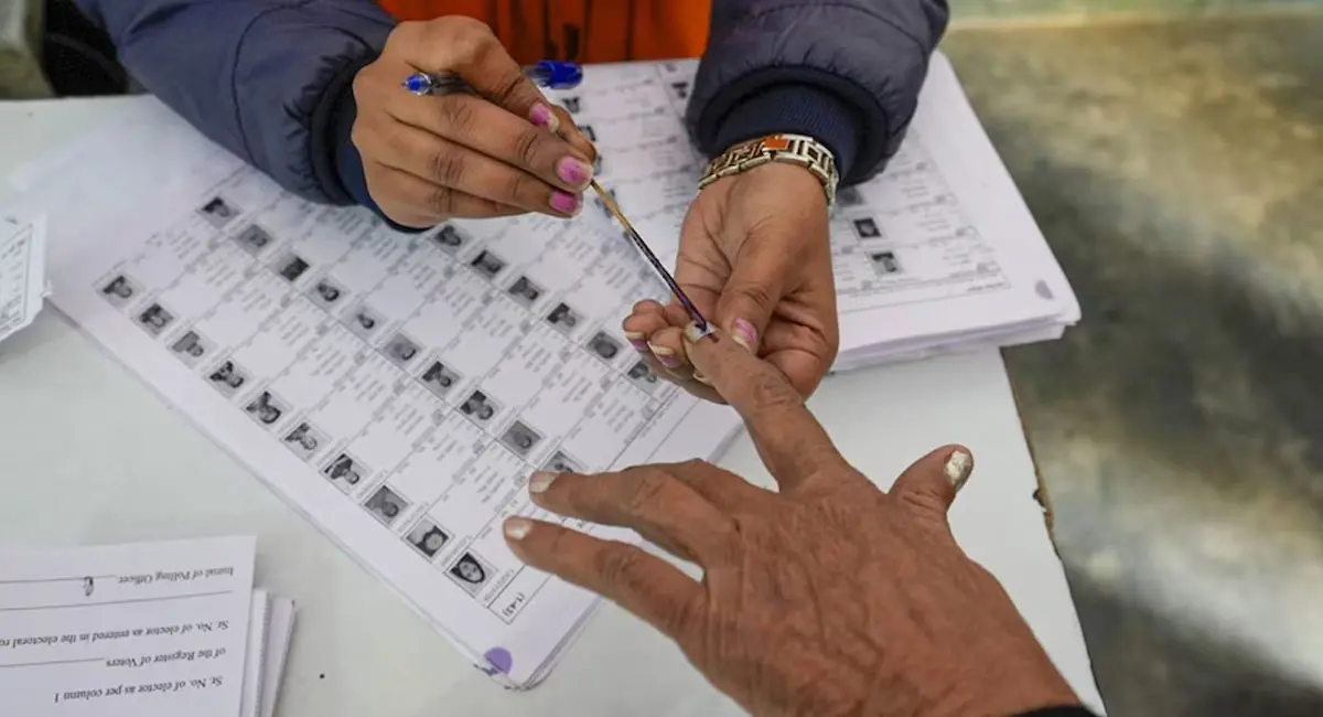 पहला चरण सिर्फ कुछ घंटे दूर, जानिए बड़े चेहरे और हॉट सीटें