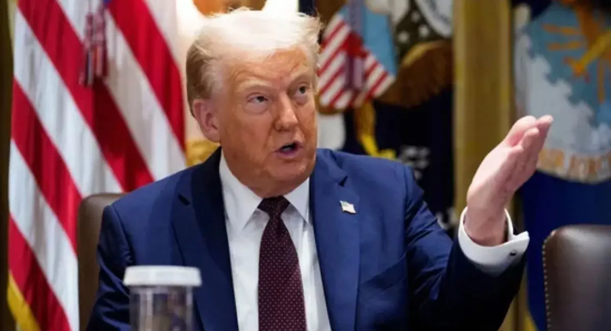 हर अमेरिकी को मिलेंगे 2000 डॉलर, ट्रंप बोले- इसका विरोध करने वाले मूर्ख...