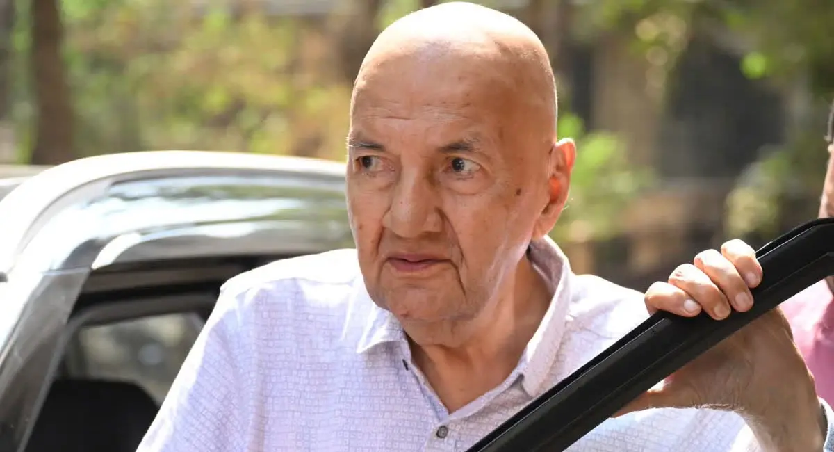 अस्पताल से डिस्चार्ज हुए दिग्गज अभिनेता, सांस लेने में हो रही थी दिक्कत