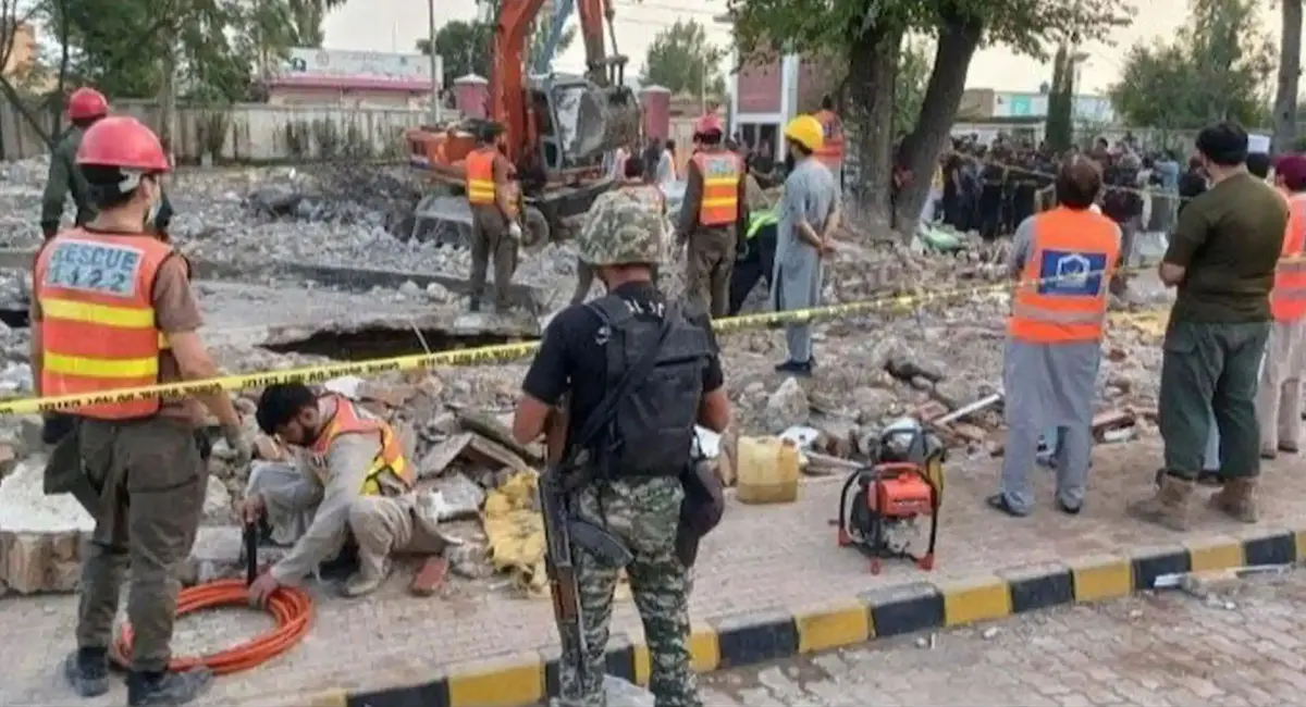 FC मुख्यालय पर आत्मघाती हमला, 6 हमलावर घुसे; जवाबी कार्रवाई में 3 आतंकी ढेर