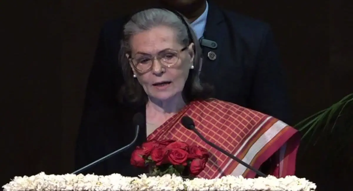 बोलीं- नेहरू को बदनाम करने की कोशिश कर रही सरकार, तोड़-मरोड़कर पेश कर रहे इतिहास 