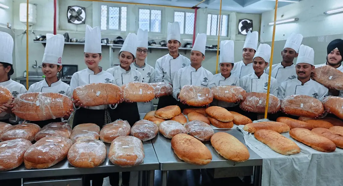 14 दिसंबर को 90 स्टूडेंट्स बनाएंगे भारत का सबसे लंबा 250 फीट का सैंडविच 