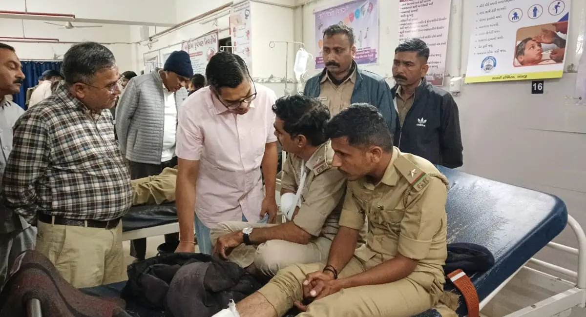 500 लोगों की भीड़ ने पुलिस-फॉरेस्ट टीम पर किया हमला, 47 लोग घायल