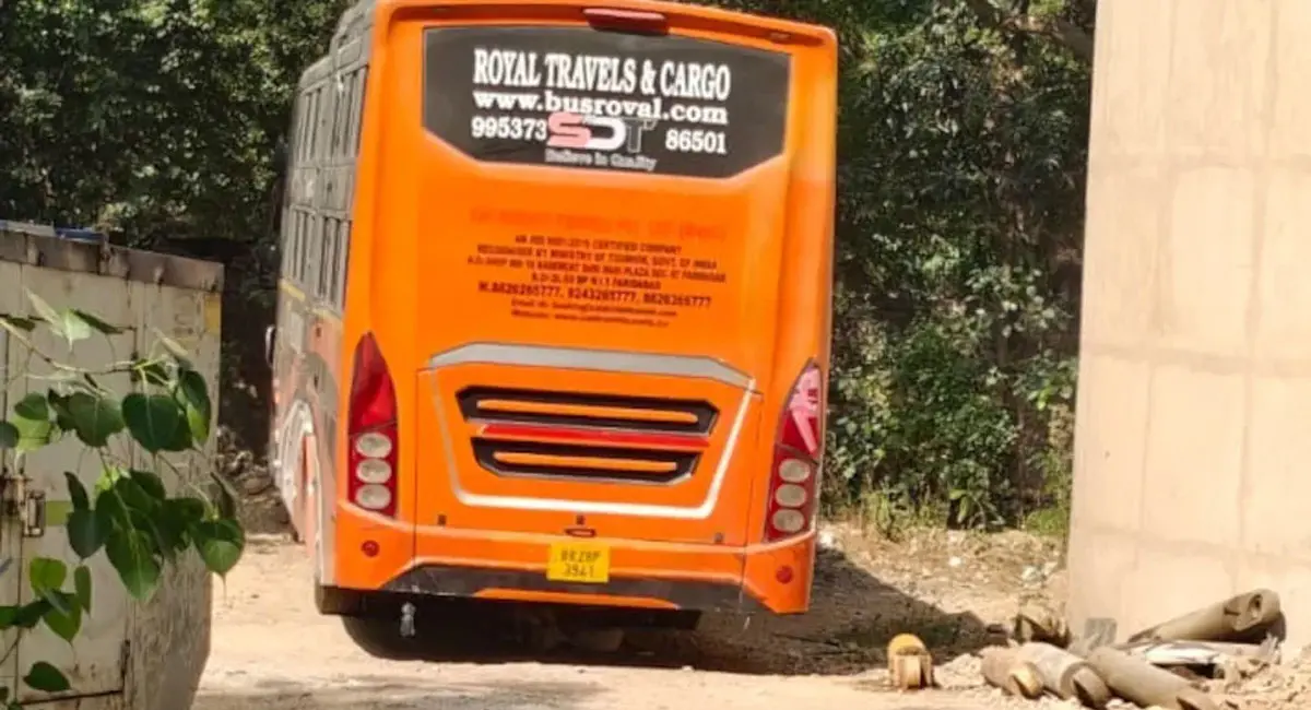 महिला को अंदर खींचा, चलती बस में 2 घंटे तक गैंगरेप कर सड़क पर फेंका; ड्राइवर-कंडक्टर गिरफ्तार