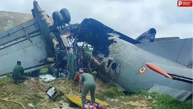 लैंडिंग के दौरान हादसा... लगी आग, दो हिस्सों में टूटा विमान; जांच शुरू