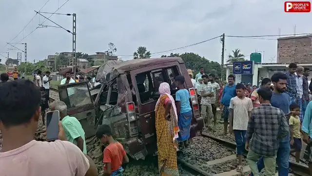 स्कूल वैन को ट्रेन ने मारी टक्कर, 2 छात्रों समेत 3 की मौत; कई बच्चे घायल