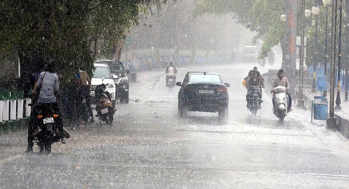 MP Weather Update : प्रदेश में 5 वेदर सिस्टम एक्टिव, 31 जिलों में भारी बारिश का अलर्ट; अगले 3 दिनों तक हैवी रेन की संभावना