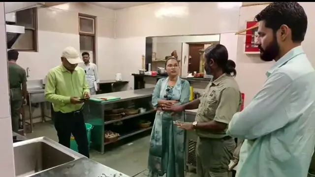 मढ़ई के फोरसिथ लॉज में वन्यजीव अवशेषों की अवैध प्रदर्शनी का मामला, मैनेजर और नेचुरलिस्ट गिरफ्तार