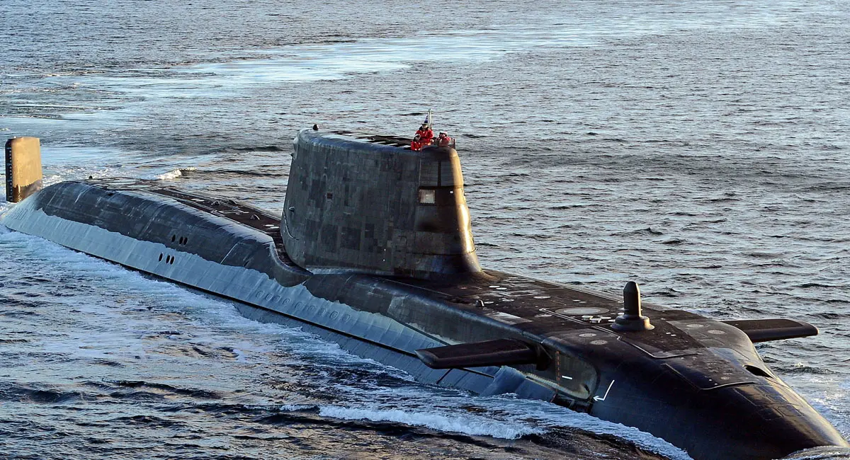 टॉमहॉक मिसाइलों से लैस ‘HMS एनसन’ की एंट्री, होर्मुज जलडमरूमध्य पर ब्रिटेन की परमाणु पनडुब्बी तैनात