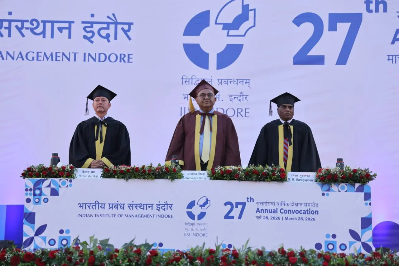 798 विद्यार्थियों को मिली उपाधियां, नेतृत्व के मानवीय पहलुओं पर जोर