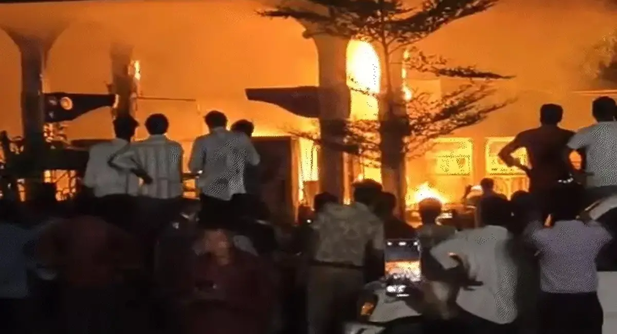 पचोर में पेट्रोल पंप पर भीषण आग, फ्यूल टैंकर भी चपेट में आया; 11 लोग झुलसे