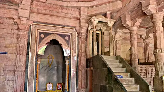 भोजशाला को ‘राजा भोज की संस्कृत पाठशाला’ मानते हुए 365 दिन पूजा की अनुमति