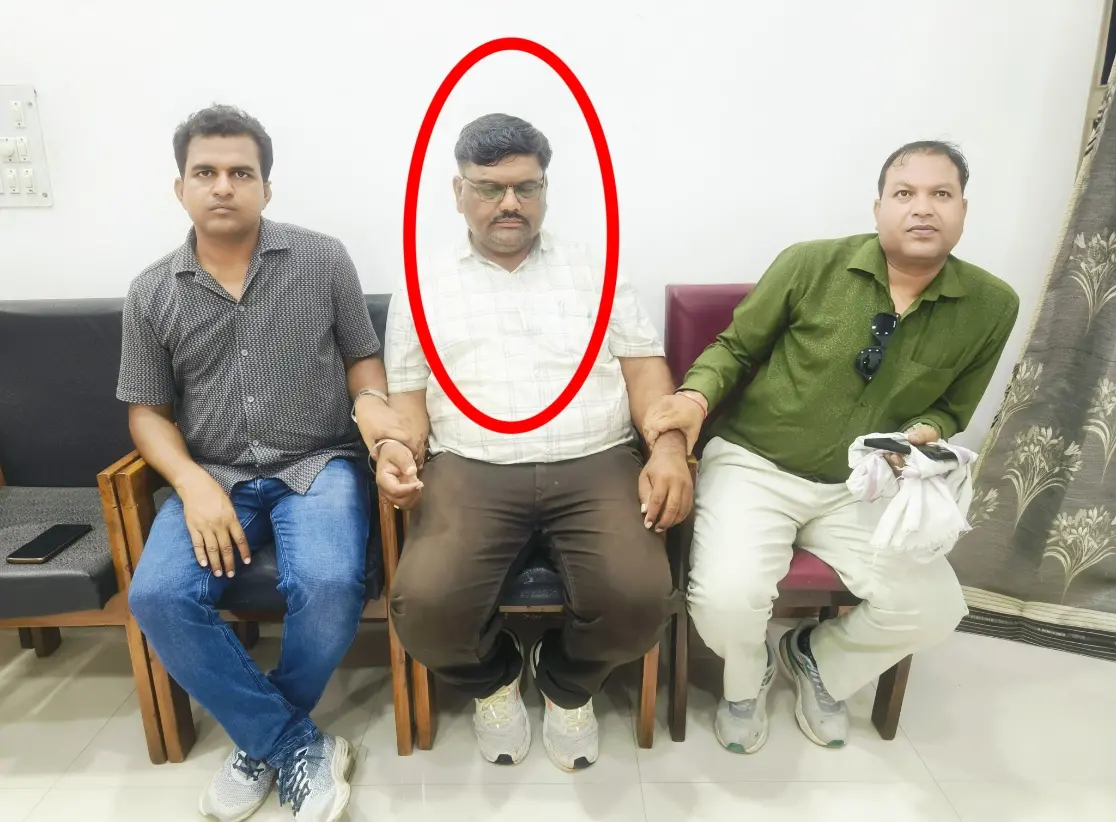 नामांतरण के बदले 20 हजार की रिश्वत मांगने वाला पटवारी लोकायुक्त के हत्थे चढ़ा, पहली किस्त लेते रंगे हाथ गिरफ्तार