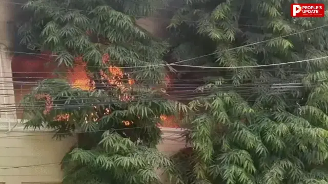 पॉश इलाके में भीषण आग, AC ब्लास्ट के बाद धधका आलीशान बंगला