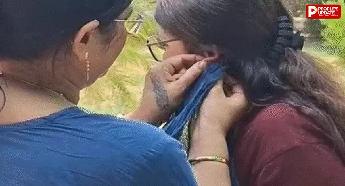 फिजिक्स ने बढ़ाई टेंशन, बायोलॉजी रही आसान; कई छात्रों को नंगे पैर देनी पड़ी परीक्षा