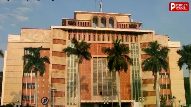 दो हफ्ते बाद भी अफसर नहीं छोड़ पाए सरकारी गाड़ियां, अकेले ही कर रहे सफर