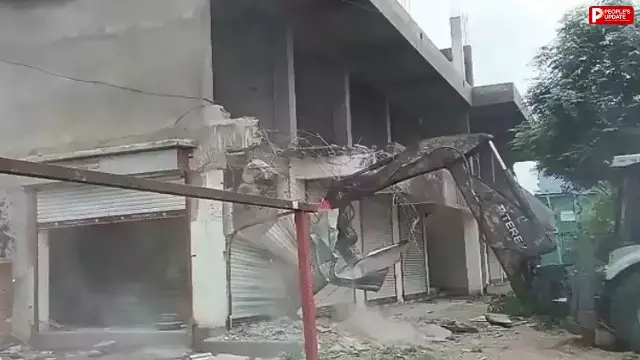 नीलबड़ में 20 दुकानों वाला अवैध कॉम्पलेक्स ध्वस्त, मुंडला की अवैध कॉलोनी पर भी कार्रवाई