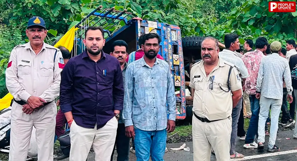 उज्जैन कांवड़ लेने जा रहे श्रद्धालुओं की ट्रैक्टर-ट्रॉली पलटी, चार घायल