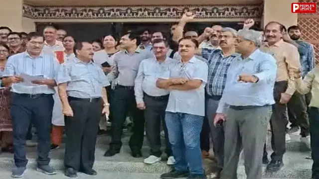 IAS नेहा मराव्या के खिलाफ अधिकारी-कर्मचारी सड़क पर उतरे, अभद्र व्यवहार और अनावश्यक दबाव का लगाया आरोप