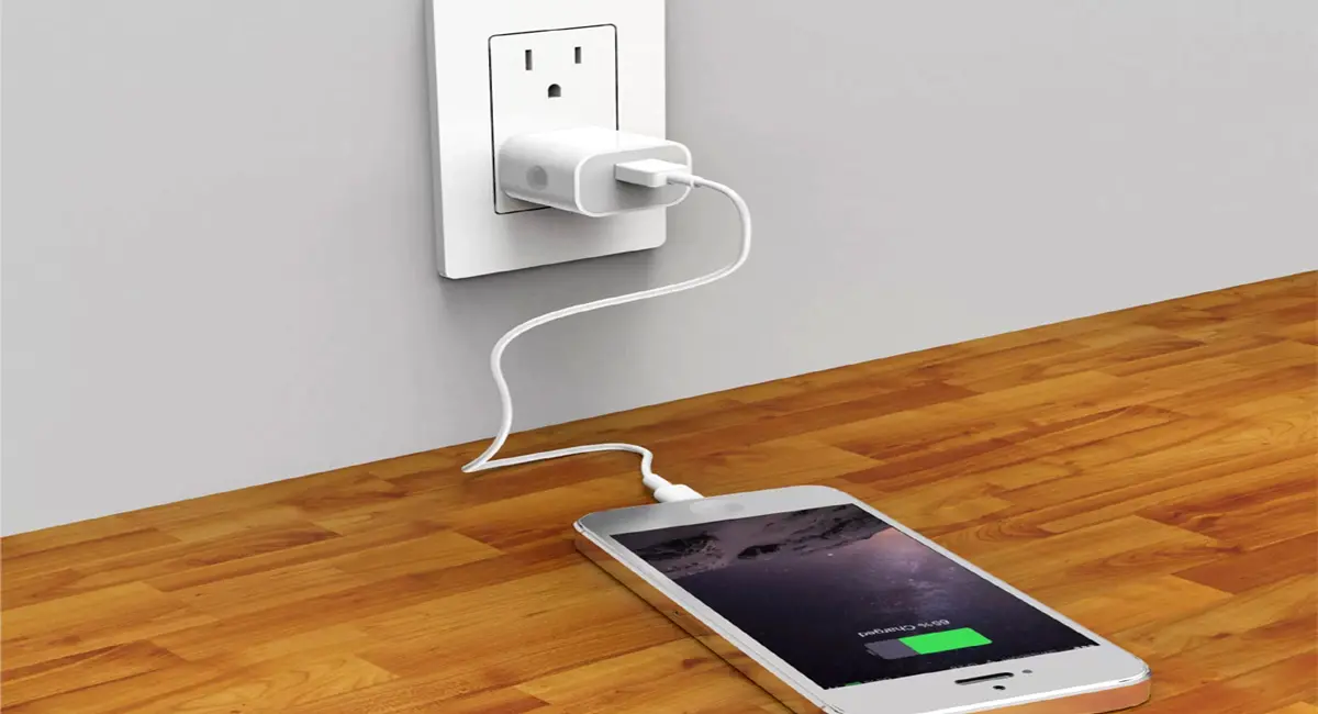 स्मार्टफोन कितने Watt तक का चार्जर सपोर्ट करता है? 100W या 120W चार्जर लगाने से फोन खराब होगा या नहीं, जानिए पूरी सच्चाई