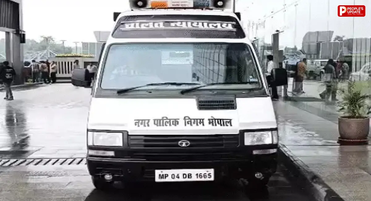 भोपाल के बंसल वन और DB मॉल के रेस्टोरेंट-बार में नगर निगम की छापेमारी, एक्सपायर कोल्ड्रिंक्स मिलीं; वेज-नॉनवेज साथ रखने पर जुर्माना - Image