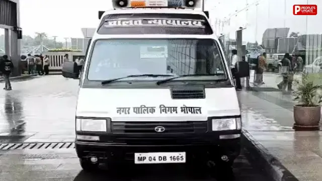 भोपाल के बंसल वन और DB मॉल के रेस्टोरेंट-बार में नगर निगम की छापेमारी, एक्सपायर कोल्ड्रिंक्स मिलीं; वेज-नॉनवेज साथ रखने पर जुर्माना