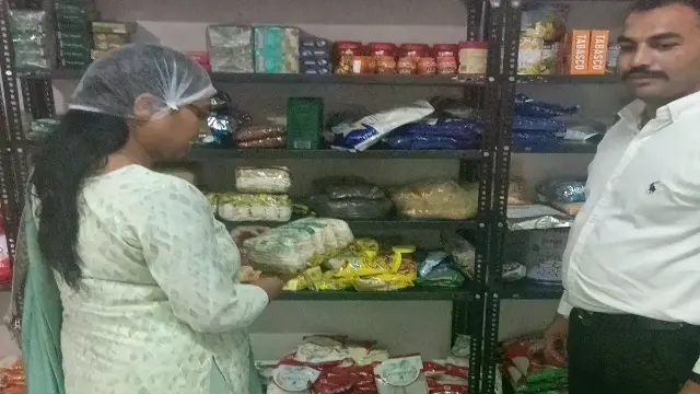 आष्टा के रिजॉर्ट में खाद्य सुरक्षा की खुली पोल, एक्सपायरी पापड़ और कीड़े वाला चावल मिला